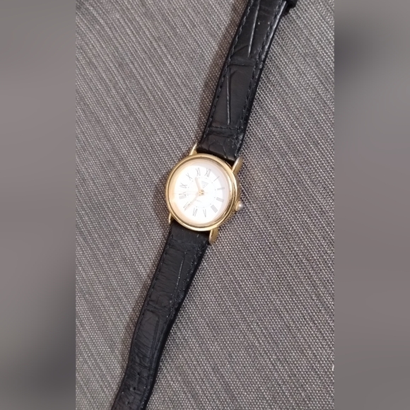 Vintage 1990 GUESS Watch, Black Leather Band, Runs & Keeps Time - New Battery - Picture 13 of 16